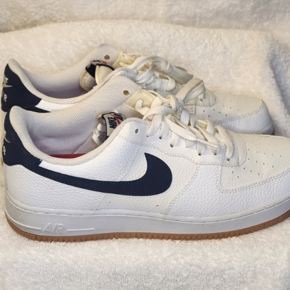 White with black swoosh & tan sole Air Force 1 '07 - Picture 2 of 7